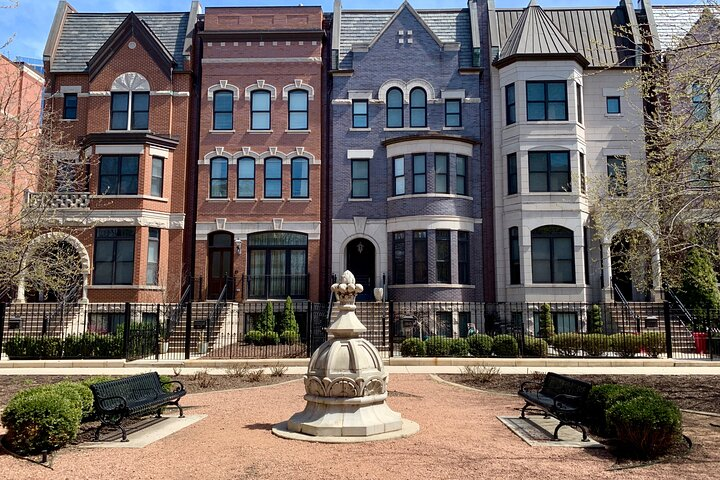 Discover Chicago's Prairie Ave District where historic mansions and charming parks reveal the elegance of a bygone era perfect for strolling and absorbing local heritage.